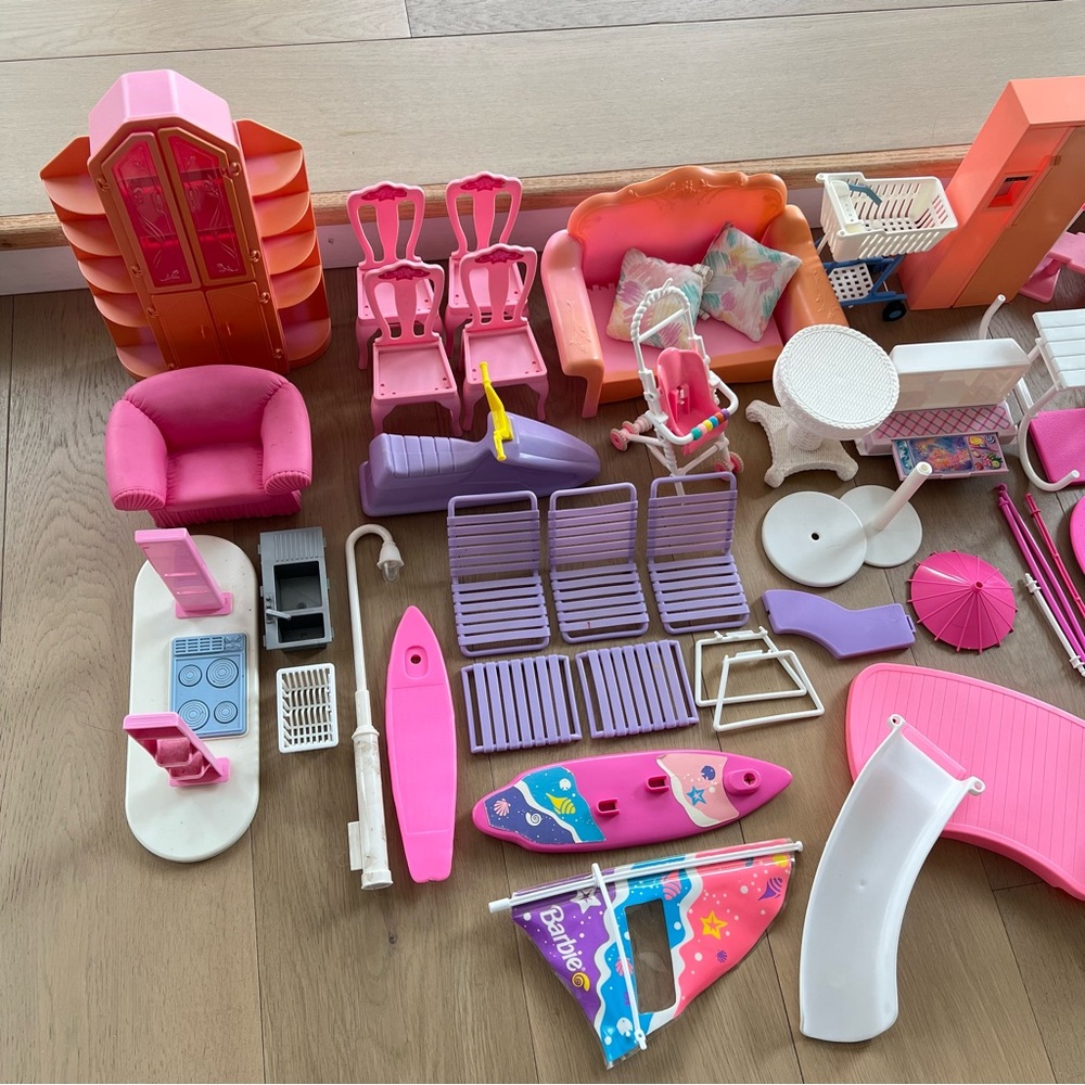 Huge lot vintage Barbie furniture/spare parts - Picture 2 of 11